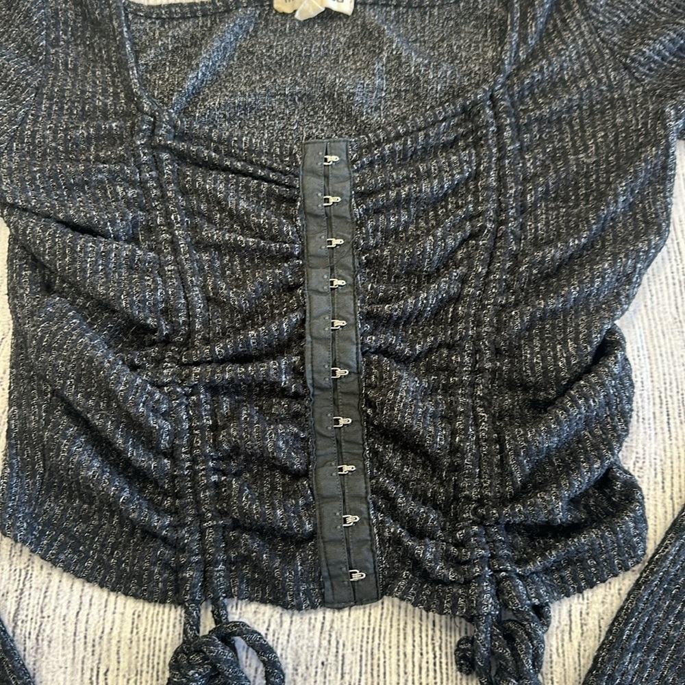moa moa • Grey Ribbed Cropped Sweater • Sz M - Picture 8 of 8